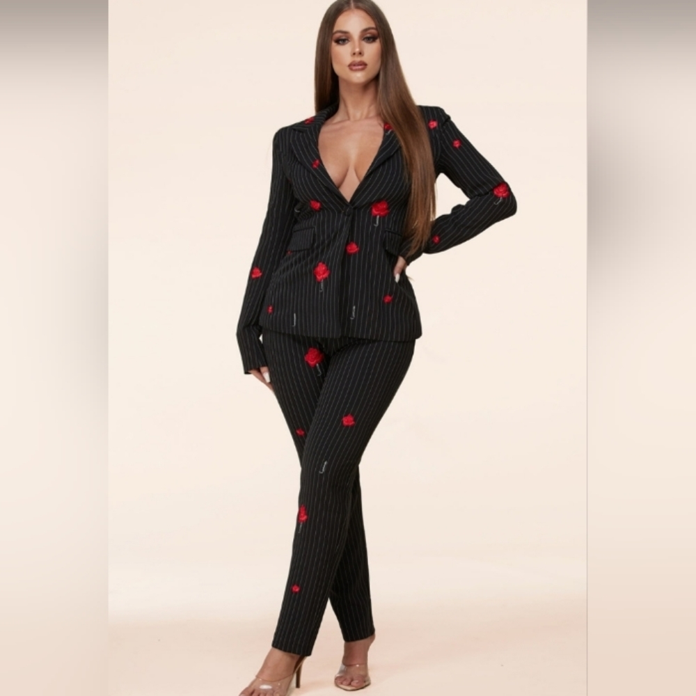 Women's pants suit, curvy plus-sized